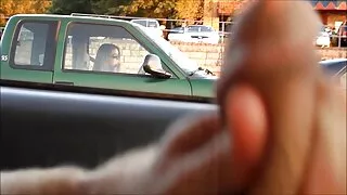 Хоер өсвөр оюутан хосууд нь Interracial дуучин байна
