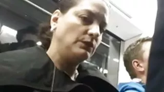 Элизагийн ээж sucks хүү, учир нь нөхөр нь үнэ цэнэтэй биш, харин залуу хүсдэг