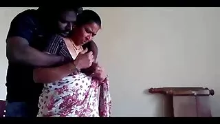 Хар үстэй байна хүчтэй омогтой секс нь хатуу pussy гүн