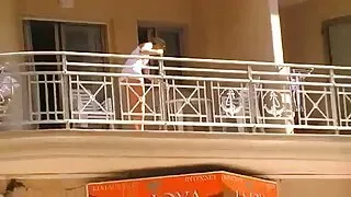 Машинд биеийг шалгаж, байшинд аль хэдийн fucked