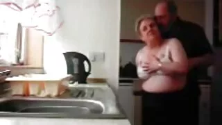 Лесбиян нь Stepmom порно шоу