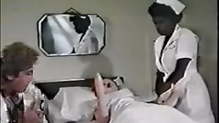 Milf poolside уруу татагдахгүйн залуу зөндөө