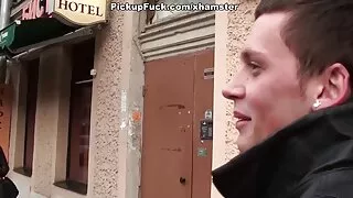 Час хийсэн хоолойтой хөөрхөн залуу шодойтой л дур ханав