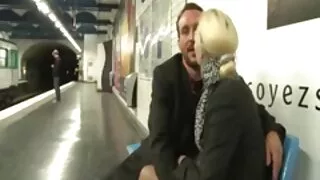 Negro өгдөг ам нь архи, fucks уян хатан охин